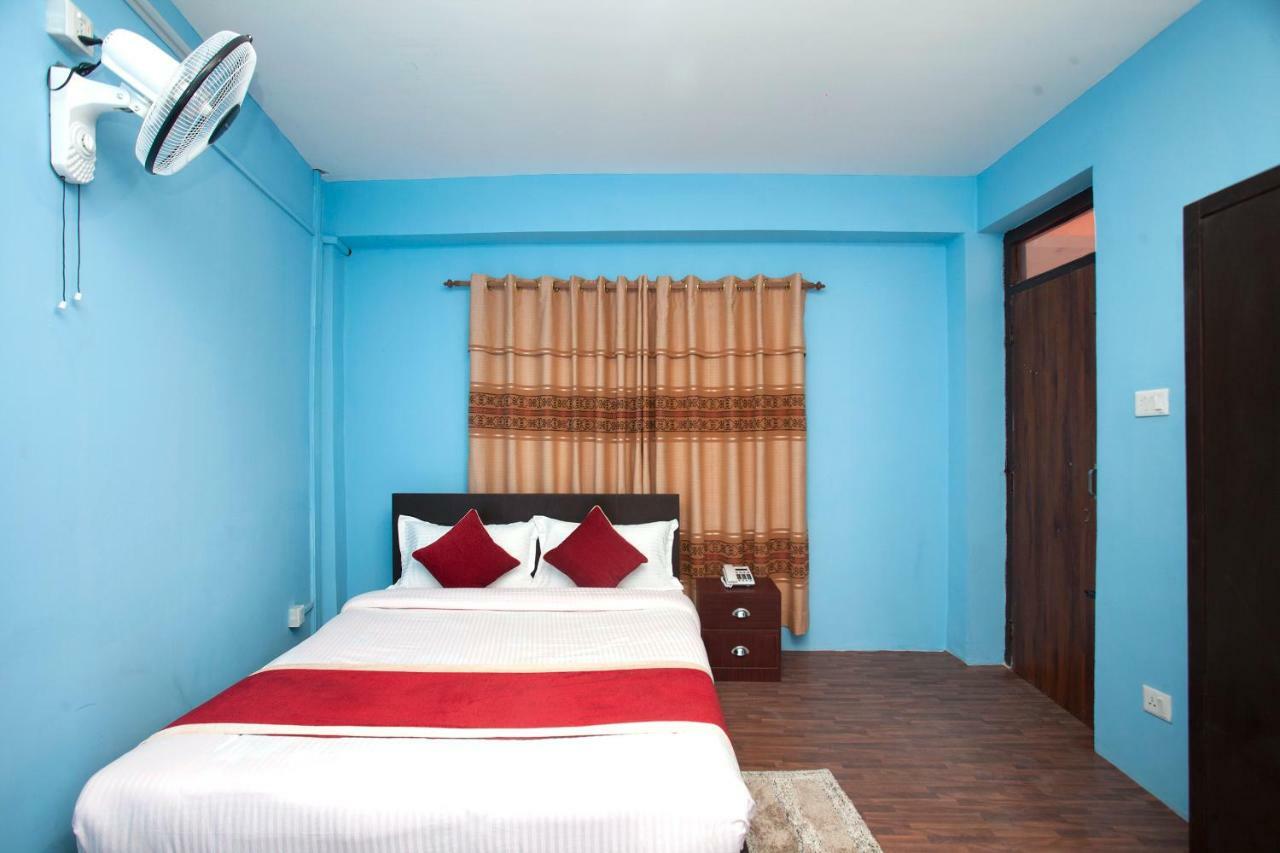 Hotel Crossroads Катманду Екстер'єр фото