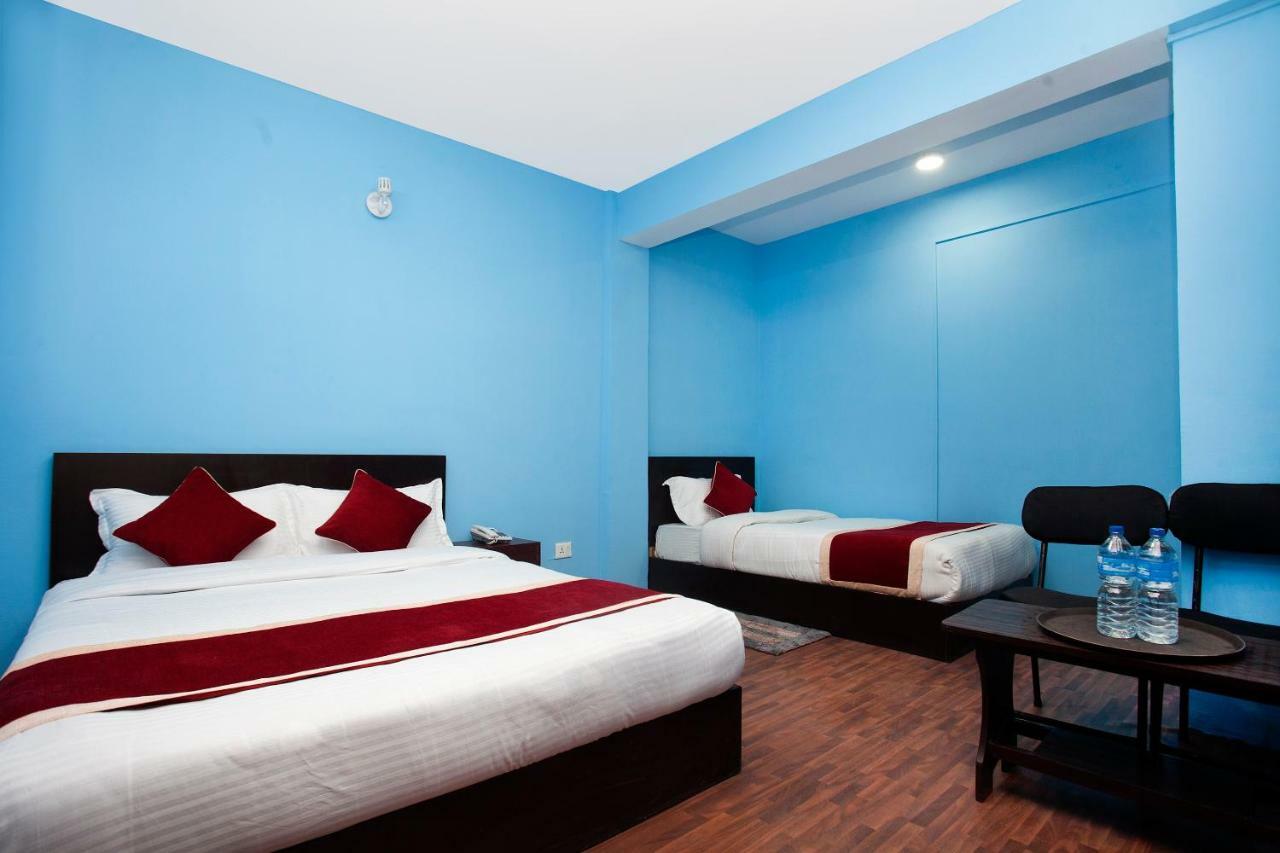 Hotel Crossroads Катманду Екстер'єр фото